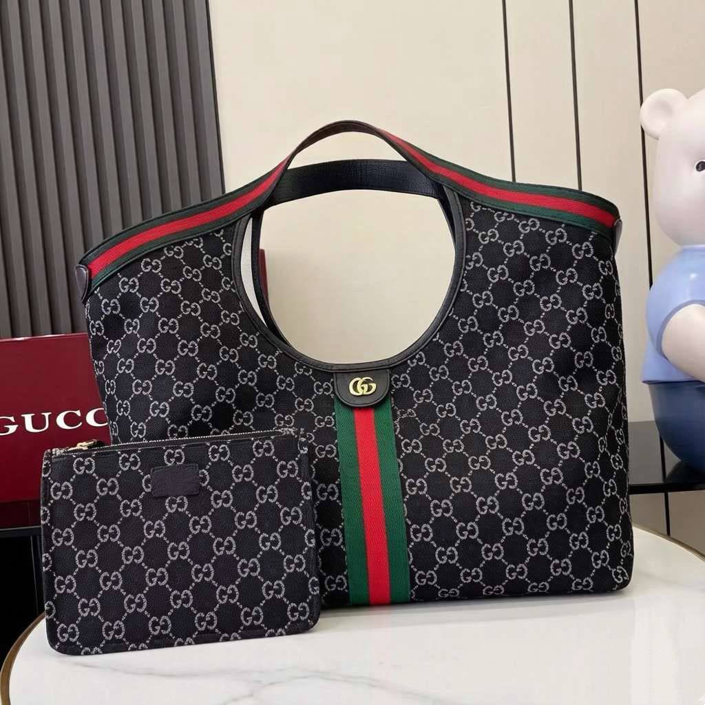 GUCCI 
COPY ONE NEW CAME 
155 dhs💓
Size: 50cm

Zain39
♥️♥️♥️