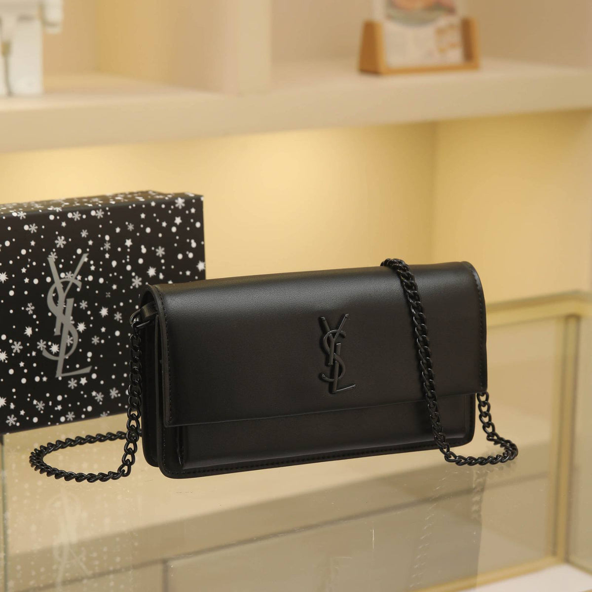 YSL

best quality 
with box
95 dhs🇦🇪🇦🇪

size22CM

Zain290
♥️♥️♥️