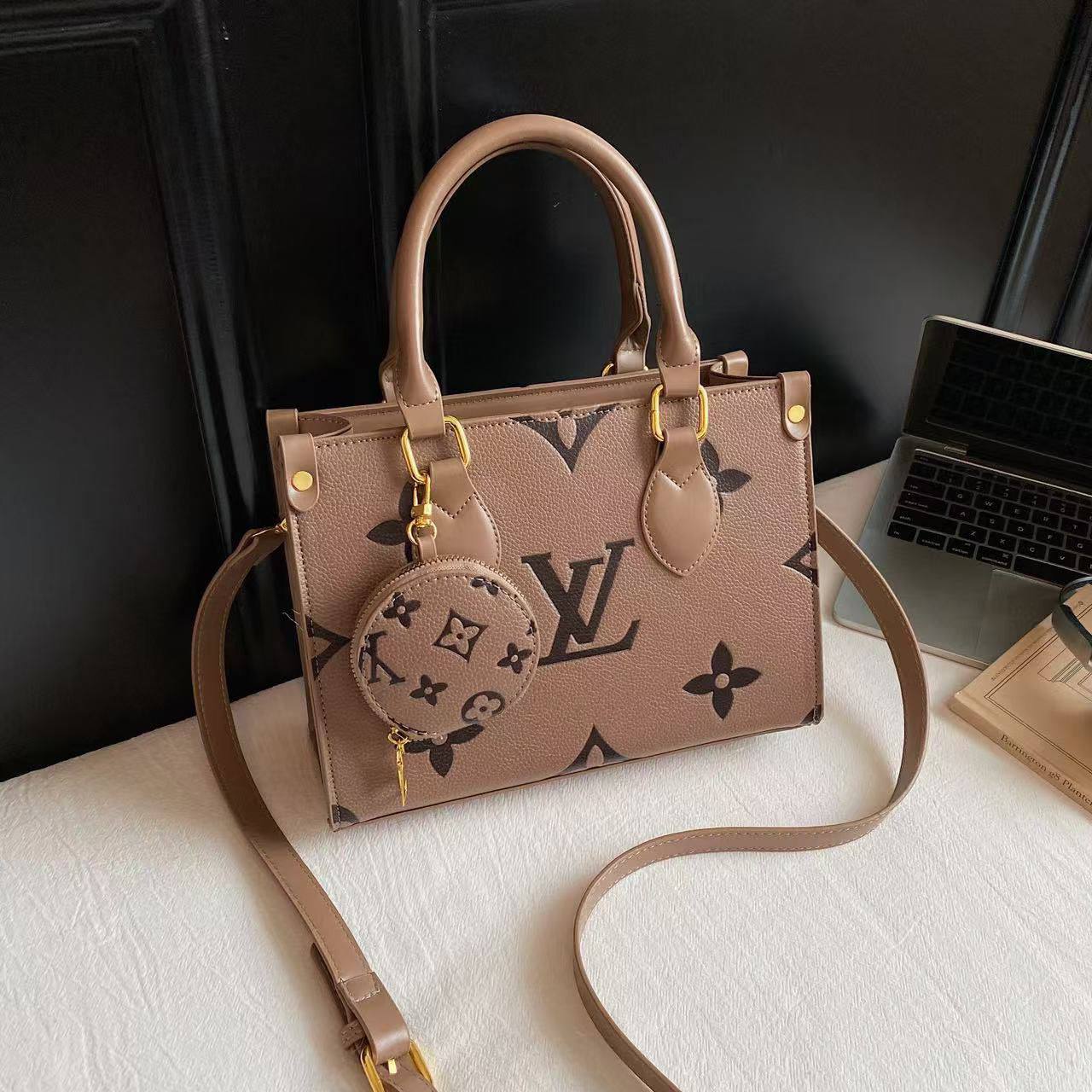LV
ᴍɪɴɪ Oɴ Tʜᴇ Go
ᴄᴏɪɴ ᴘᴜʀsᴇ ɴᴏɴ- ᴢɪᴘ
ɪᴛ ʜᴀs ʟᴏɴɢ ʙᴇʟᴛ sᴛʀᴀᴘ
sɪᴢᴇ: 25 cm

70 dhs🪙💕

Zain31
♥️♥️♥️