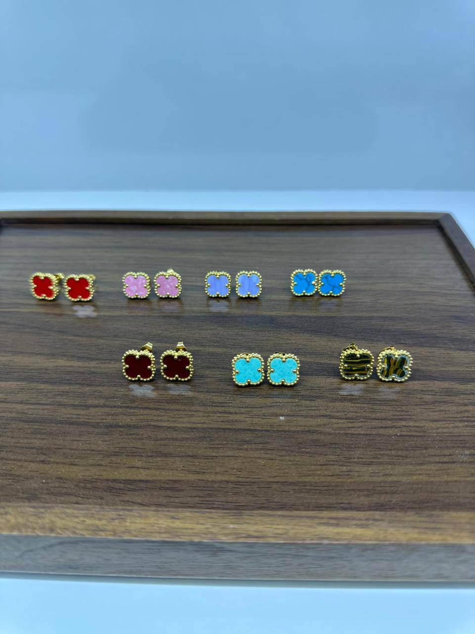 VCA Stainless steel ❤️‍🔥*
Earring ❣️
Non tarnish💯
With black boxes 📦 
20 dhs🪙💚
With normal boxes 📦 
And paper bag🛍️
30 dhs🪙💚

Zain216
♥️♥️♥️