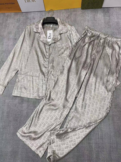 *New collections      
210 dhs🇦🇪🇦🇪
*good  quality  
*Sizes:S M L * 
*AVAILABLE NOW*🥰🛍️🛍️

Zain231
♥️♥️♥️