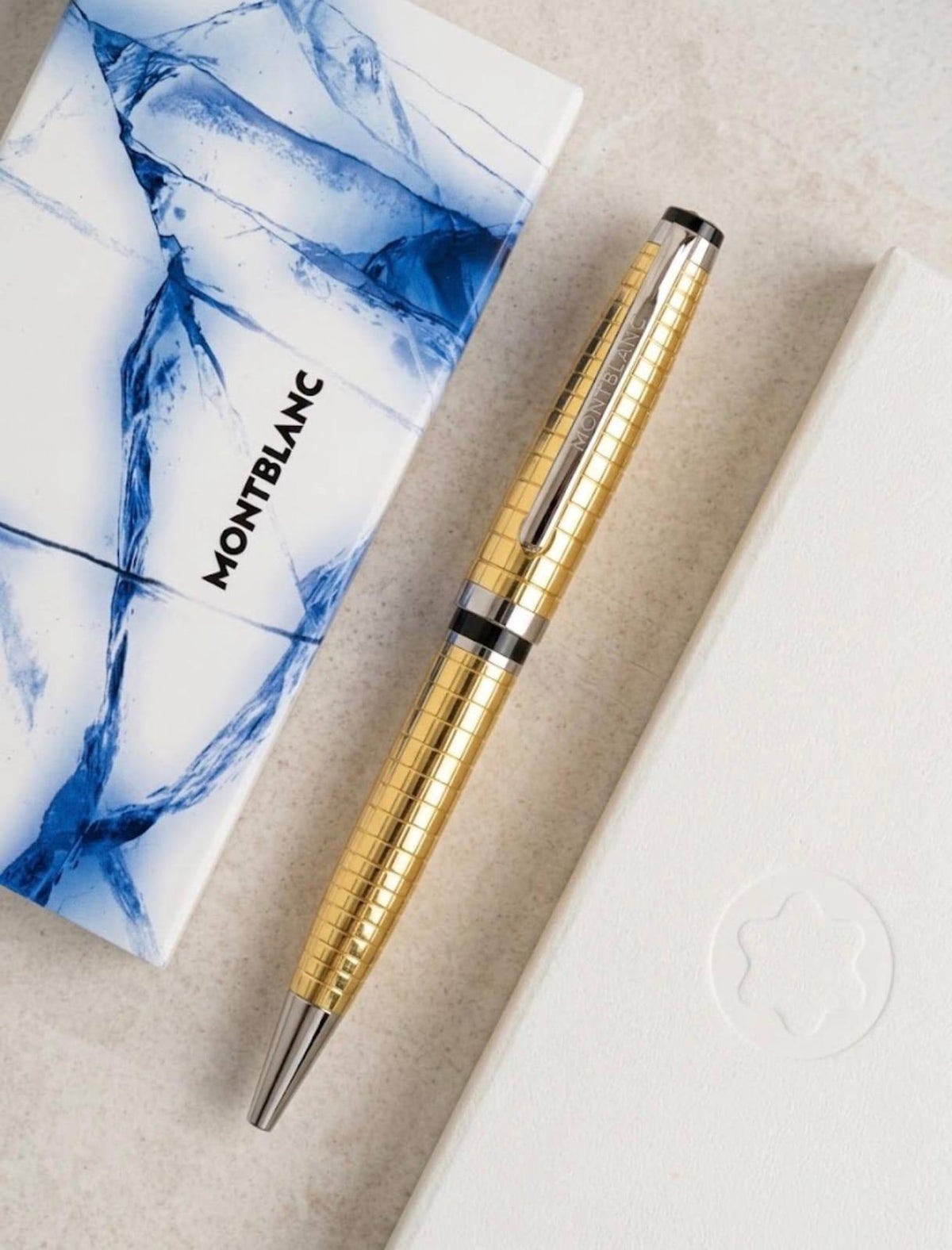 Mont Blanc 

pen master 
quality 
with original box 

95 dhs🇦🇪🇦🇪

Zain59
♥️♥️♥️
