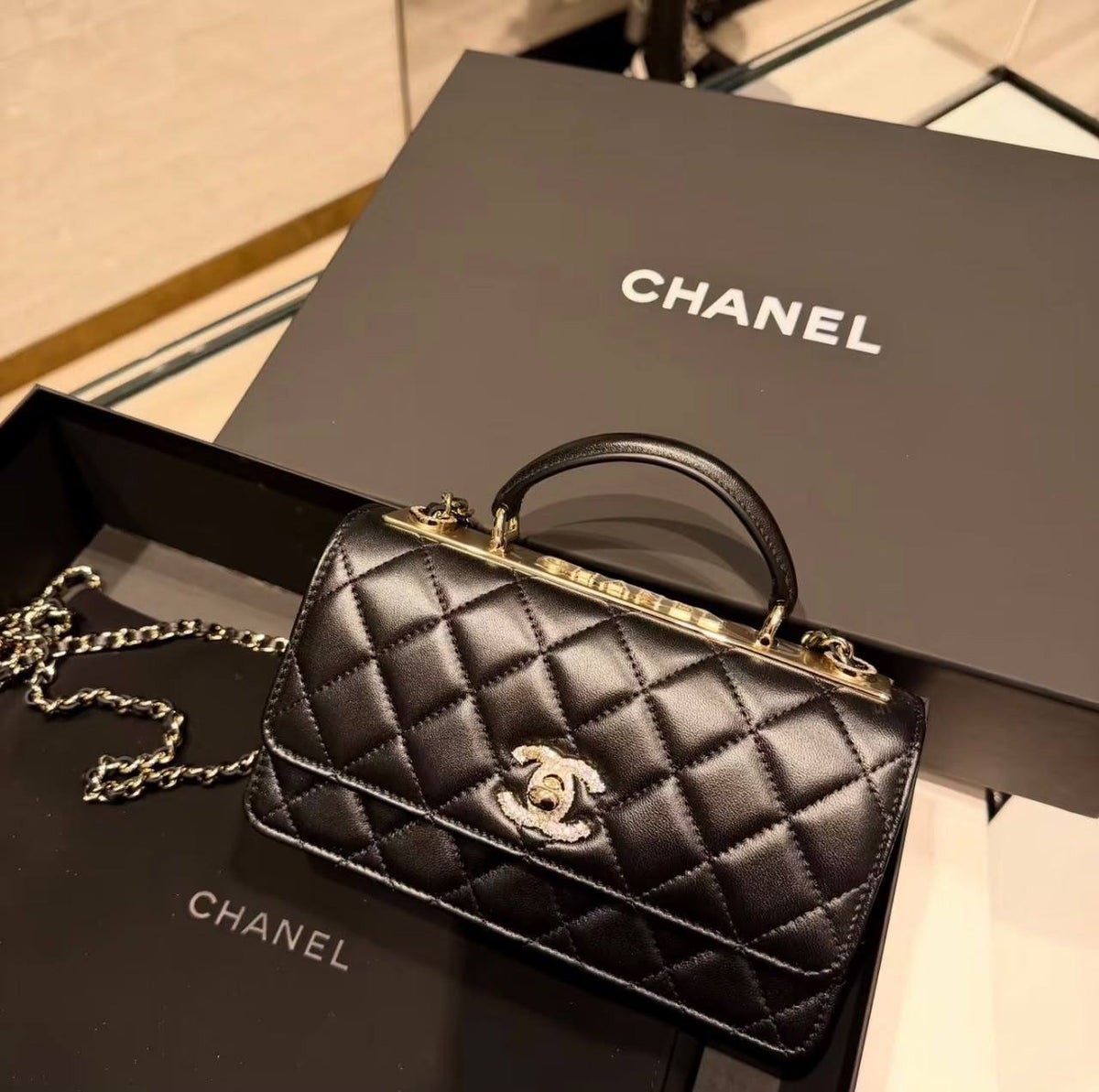 Chanel
110 dhs🇦🇪🇦🇪

High-quality 
with box

Zain35
♥️♥️♥️