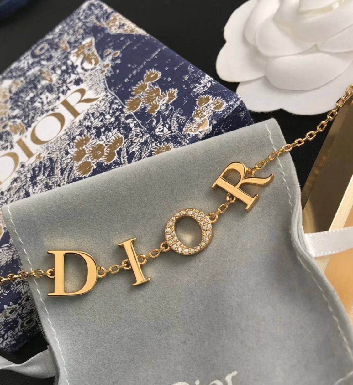 Dior 
Bracelet 💥
Master quality 💯
With normal boxes 📦 
55 dhs🇦🇪🇦🇪

With master box 🗃️ 
75 dhs🇦🇪🇦🇪

Zain216
♥️♥️♥️