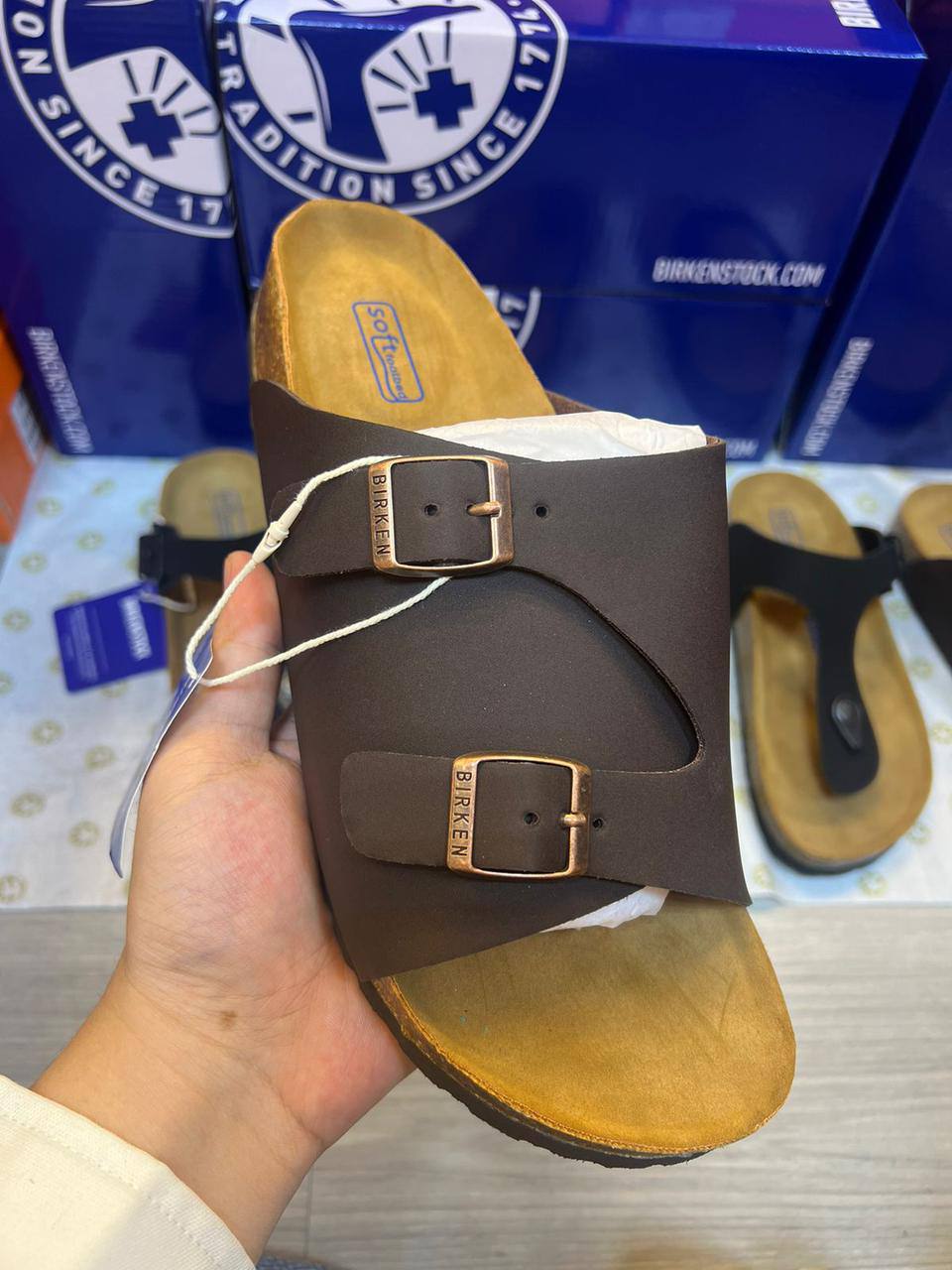 Birkenstock 
High Quality, New Arrived 
Size 36To 41
110 dhs🪙🌨️

Zain120
♥️♥️♥️