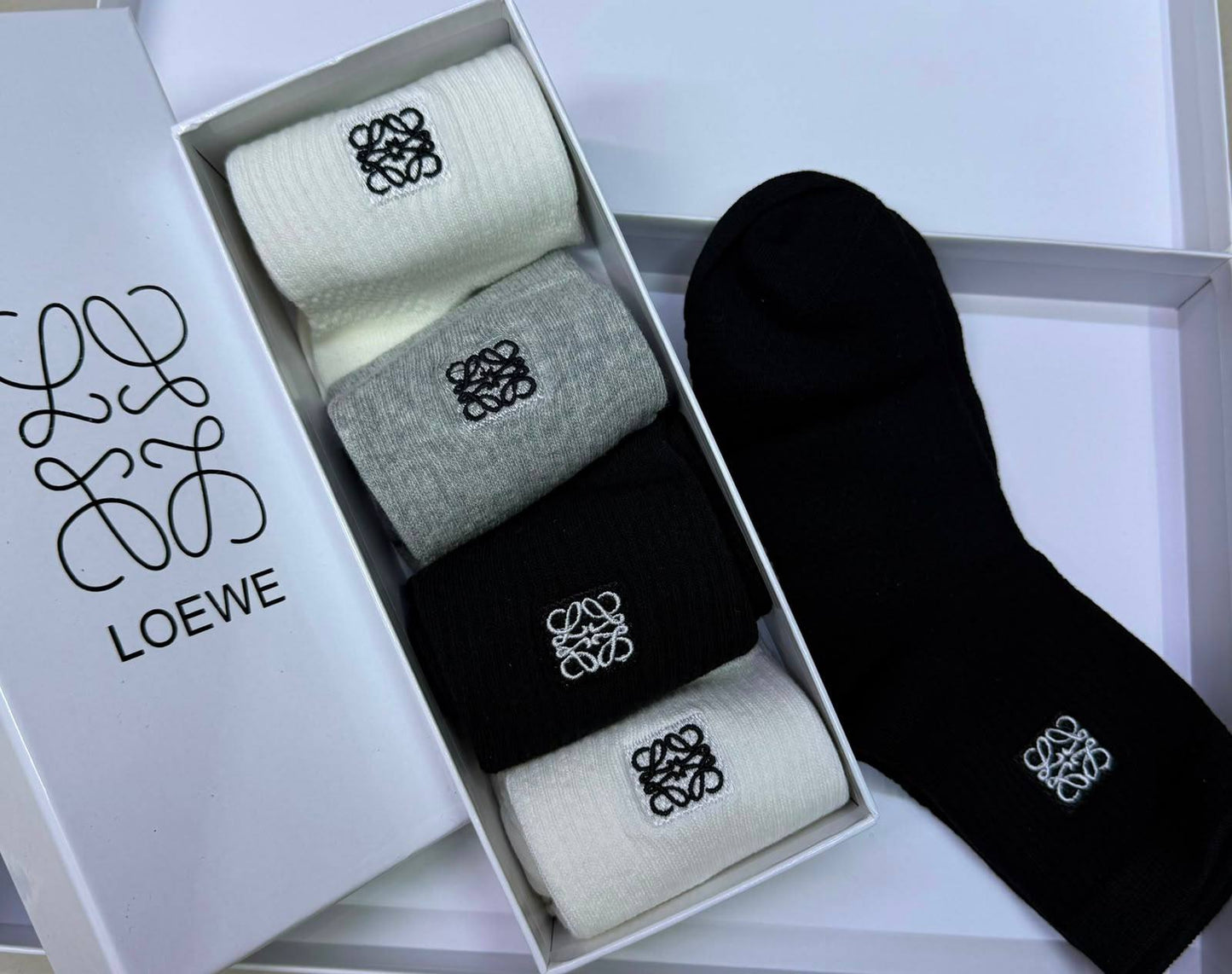 Socks
With box 
45 dhs✅
Inside box…5pc

Zain93
♥️♥️♥️