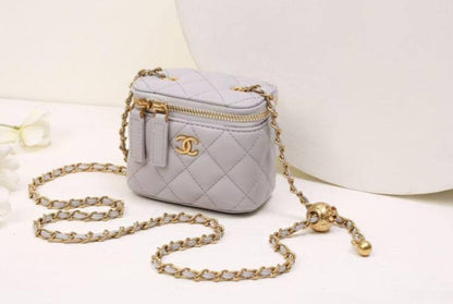 Chanel
90 dhs✅

with box
🎁🎁🎁

size small

Zain26
♥️♥️♥️