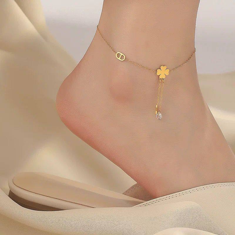 New arrival anklets stainless steel with 18k gold plated. 
Non tarnish 
20 dhs🪙💚

Zain243
♥️♥️♥️