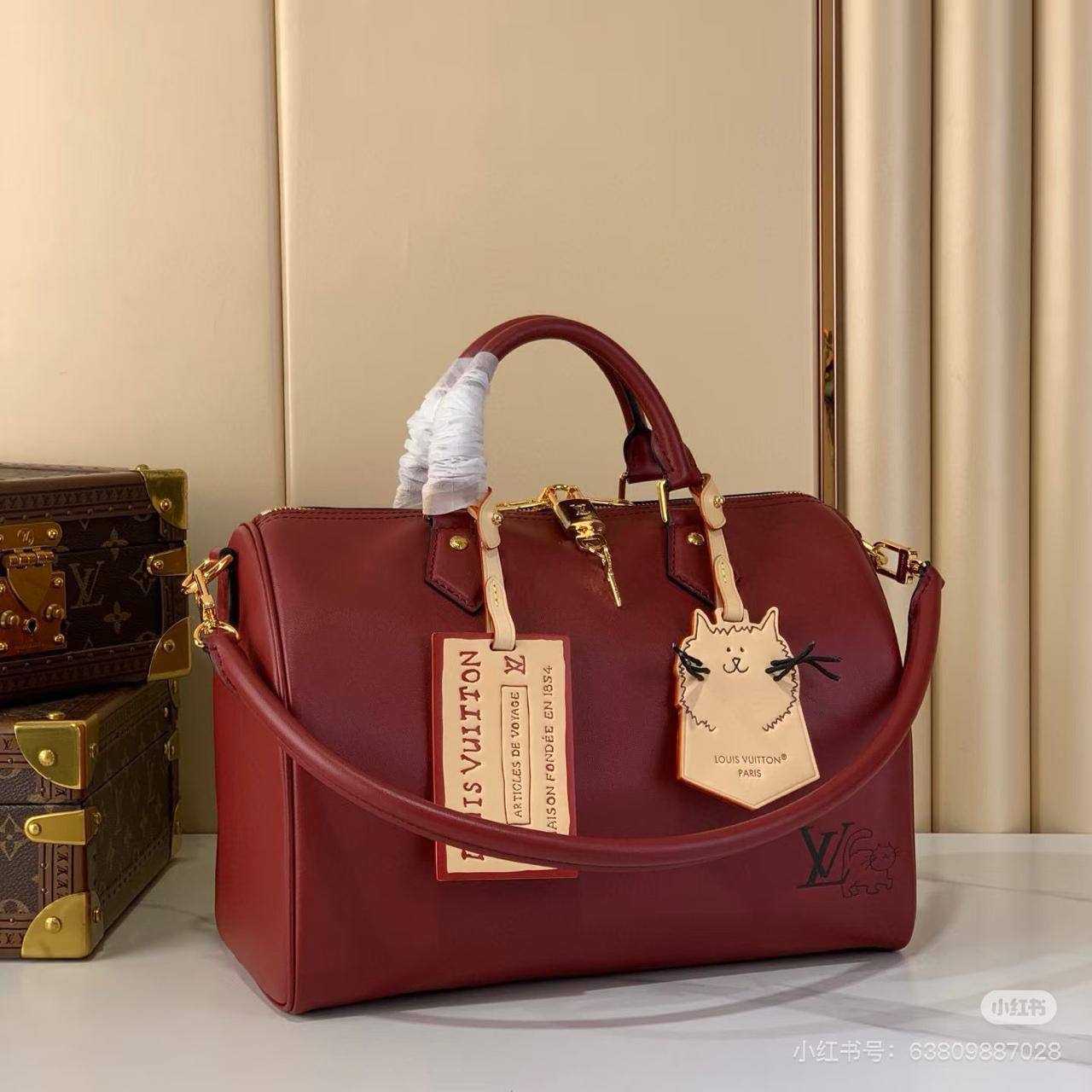 LV 
Master 
330 dhs💓

Zain228
♥️♥️♥️