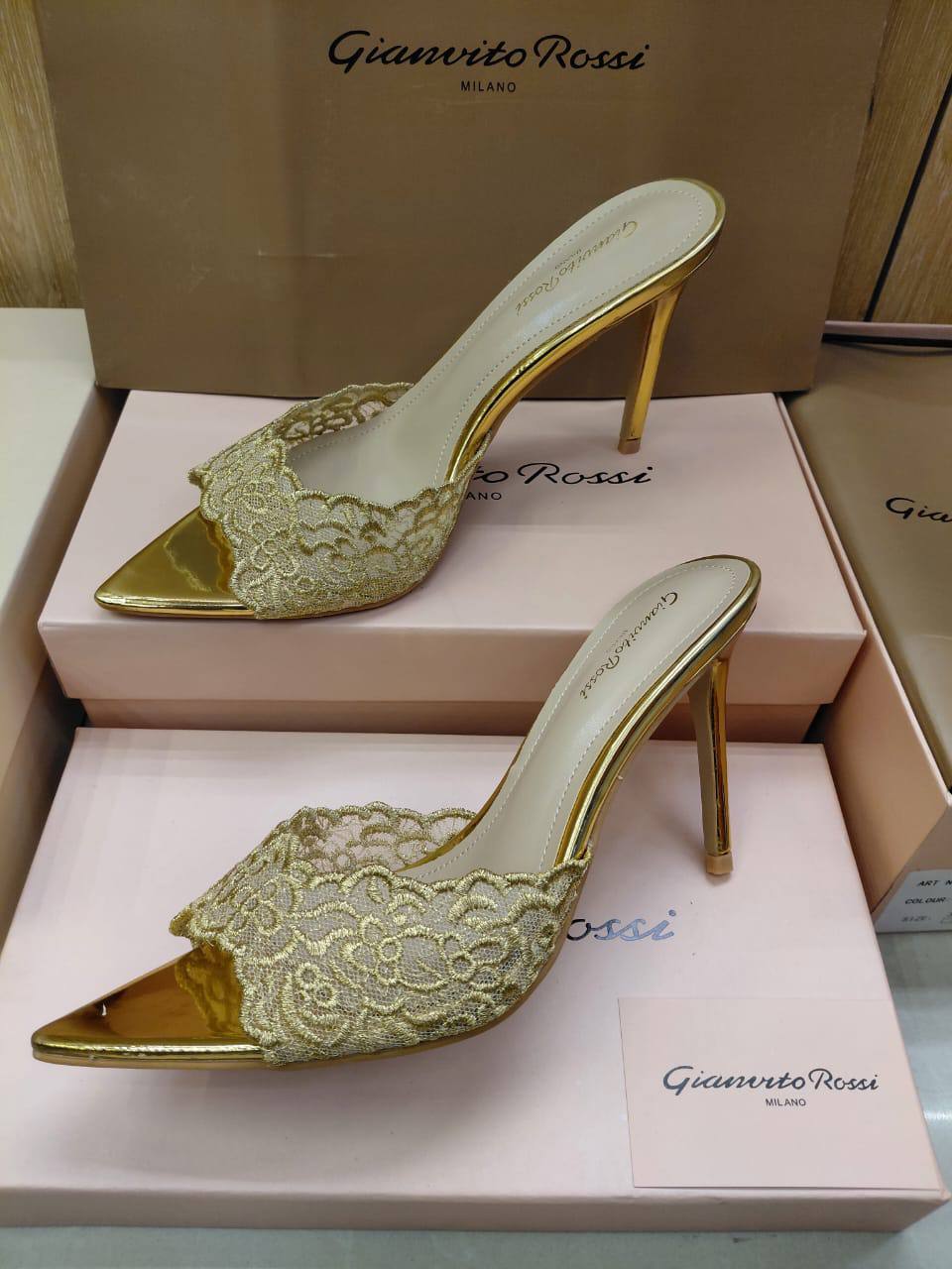 Gianvito Rossi 9cs
High Heel New Arrived 
High Quality 

Size 36 To 41

100 DHS🇦🇪🇦🇪

Zain120
♥️♥️♥️