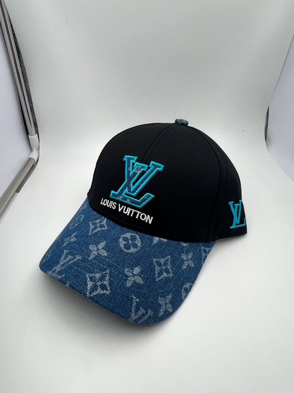LV
Caps 🧢
Really good quality 💯
40 dhs🪙🌨️

Zain273
♥️♥️♥️