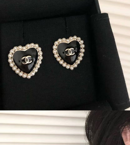 Chanel set
Necklace 
Earrings 
Master Quality 🪎

*90* AED normal box 📦

Zain48
♥️♥️♥️