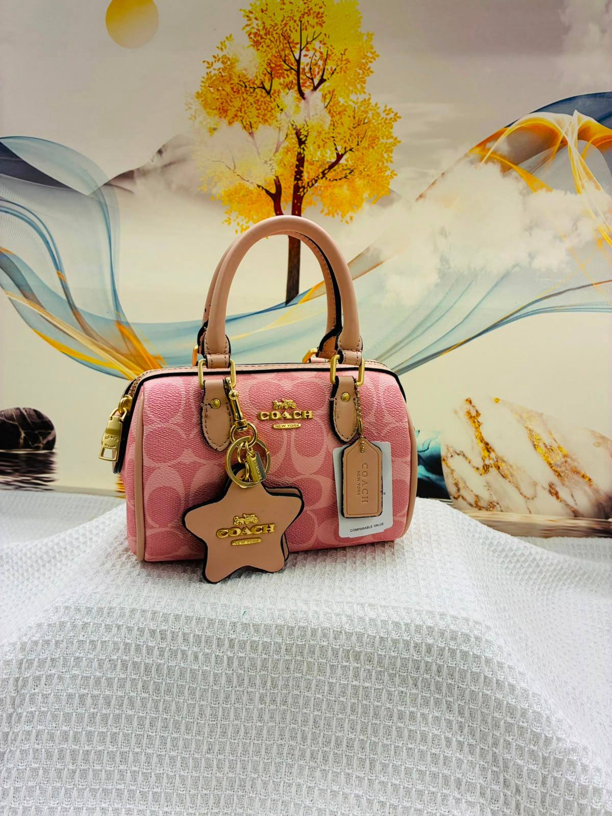COACH

Best quality
 with box
100 dhs🇦🇪🇦🇪

size 18CM

Zain290
♥️♥️♥️