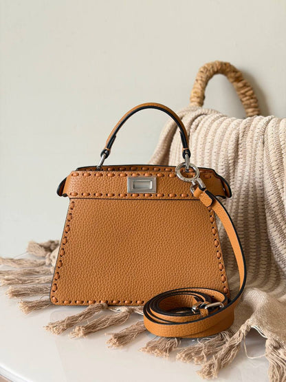 Fendi picabo 
Size :21 cm 
Super master quality 
For Price 👇 WhatsApp✅
0568585901 
0507557372
0552275751 Owner Zain 👌

Zain315
♥️♥️♥️