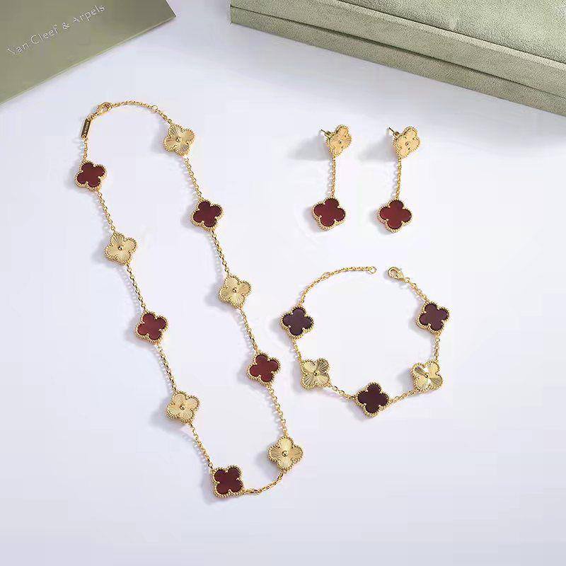 VCA
MASTER SET ✨💫
NECKLACE BRACELET EARRINGS 
WITH GOOD BOX AND PAPER BAG🛍️🎁 
250 DHS🇦🇪

Zain89
♥️♥️♥️