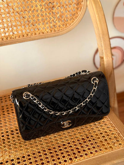 New Collection✨✨✨
CHANEL
25cm
370 dhs🇦🇪🇦🇪
*MASTER QUALITY*
With box🎁

Zain167
♥️♥️♥️