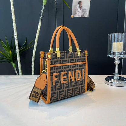 Fendi
19*19*7 cm
70 dhs🌺

Zain17
♥️♥️♥️