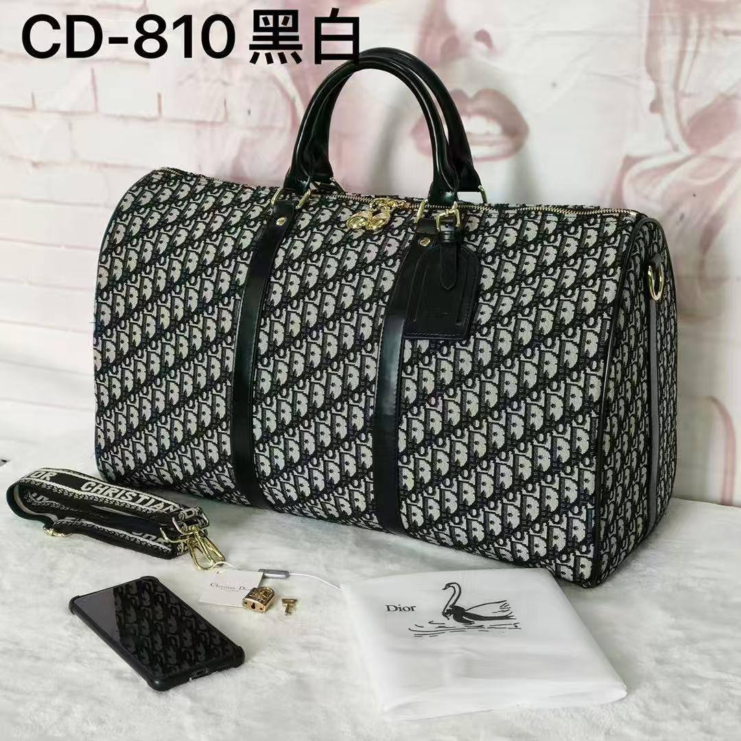 LV
Travel Bags
115 dhs🇦🇪
size 50cm
High quality

Zain26
♥️♥️♥️