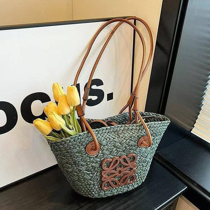 Loewe 
only bag
38 cm
75 dhs🇦🇪🇦🇪

Zain17
♥️♥️♥️
