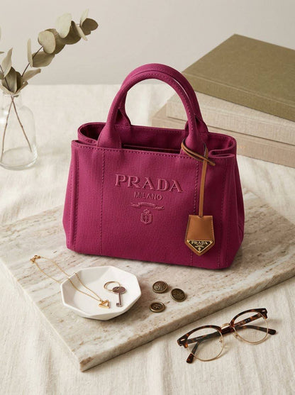 Prada 
100 dhs✅✅

Zain72
♥️♥️♥️