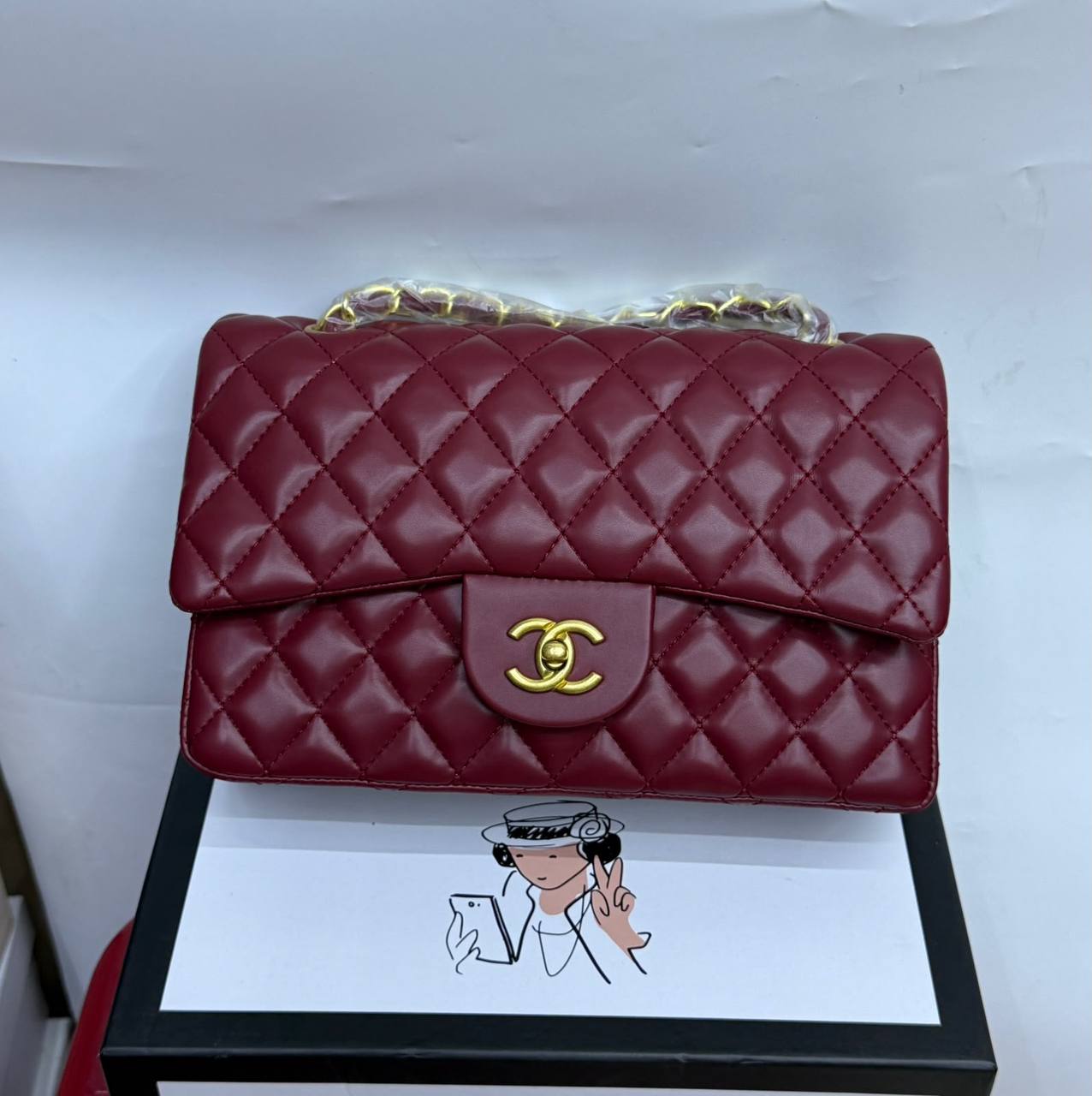 Chanel
New arrival 
Size 25cm
120 dhs🇦🇪🇦🇪
With box 📦

Zain70
♥️♥️♥️
