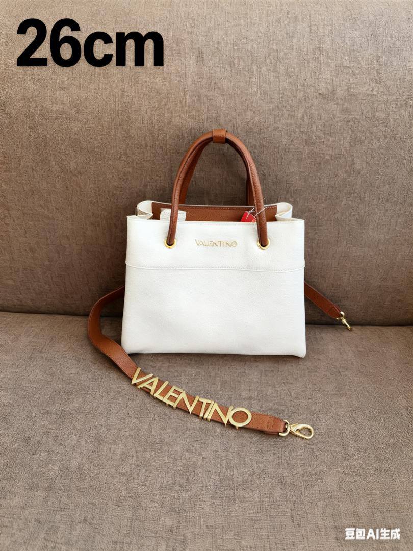 Valentino
115 dhs❤️ 
High quality 26Cm

Zain26
♥️♥️♥️
