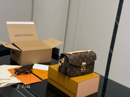 LV
Master🌺🌺 
250 dhs✅

Zain10
♥️♥️♥️