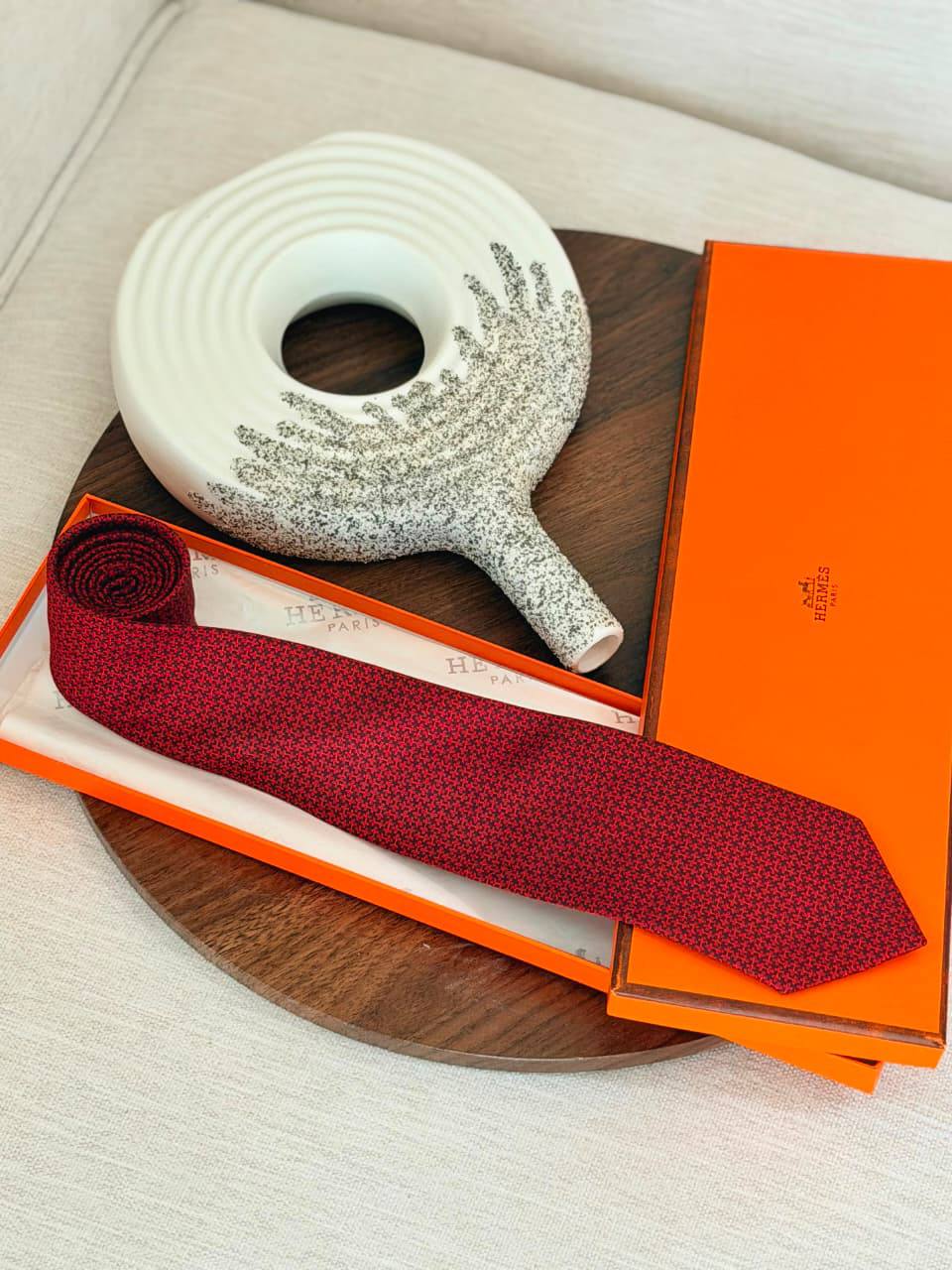 HERMES 
SUIT TIE 
*SUPER MASTER QUALITY ❗*
230 dhs✅
*BOX WITH  PAPERBAG❗*

Zain267
♥️♥️♥️