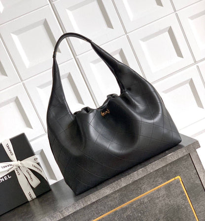 CHANEL 
HIGH QUALITY 
130 dhs🇦🇪🇦🇪

Zain295
♥️♥️♥️