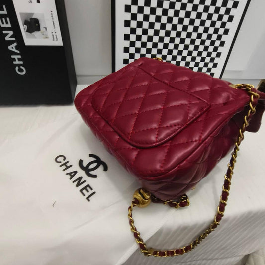 Chanel
21*14*10 cm
With box 
🎁🎁🎁

70 dhs🪙💕

Zain17
♥️♥️♥️