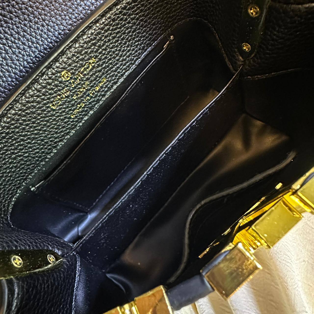 LOUIS VUITTON 

NEW CAME 

HIGH QUALITY 

WITH BOX 

110 DHS🇦🇪🇦🇪
Zain295
♥️♥️♥️