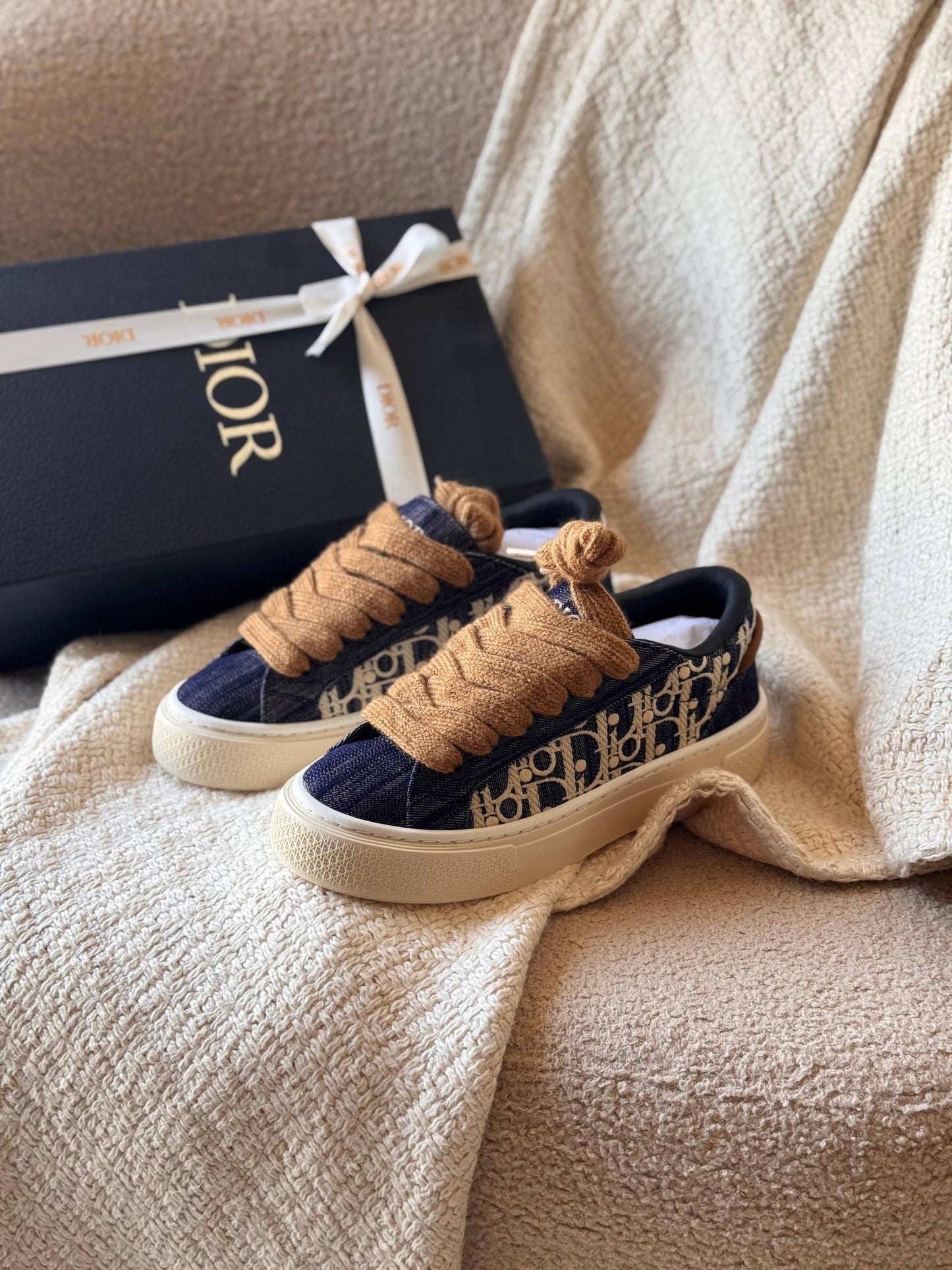 Christian Dior B33
*AAA quality*
*size:40 to 46* 
550 dhs🇦🇪🇦🇪

Zain185
♥️♥️♥️
