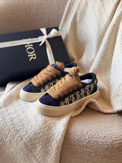 Christian Dior B33
*AAA quality*
*size:40 to 46* 
550 dhs🇦🇪🇦🇪

Zain185
♥️♥️♥️