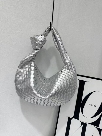 BOTTEGA

Best quality 
without box

115 dhs🇦🇪🇦🇪

size 45CM

Zain290
♥️♥️♥️