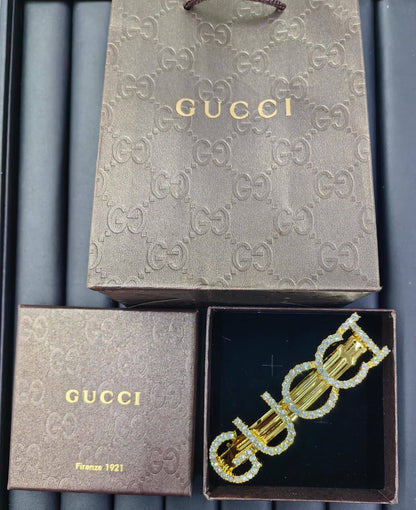 HAIR CLIP 
GUCCI 
MASTER✨💫
WITH SAME BOX AND PAPER 

🎁🎁🎁

BAG 50 DHS✅

Zain89
♥️♥️♥️