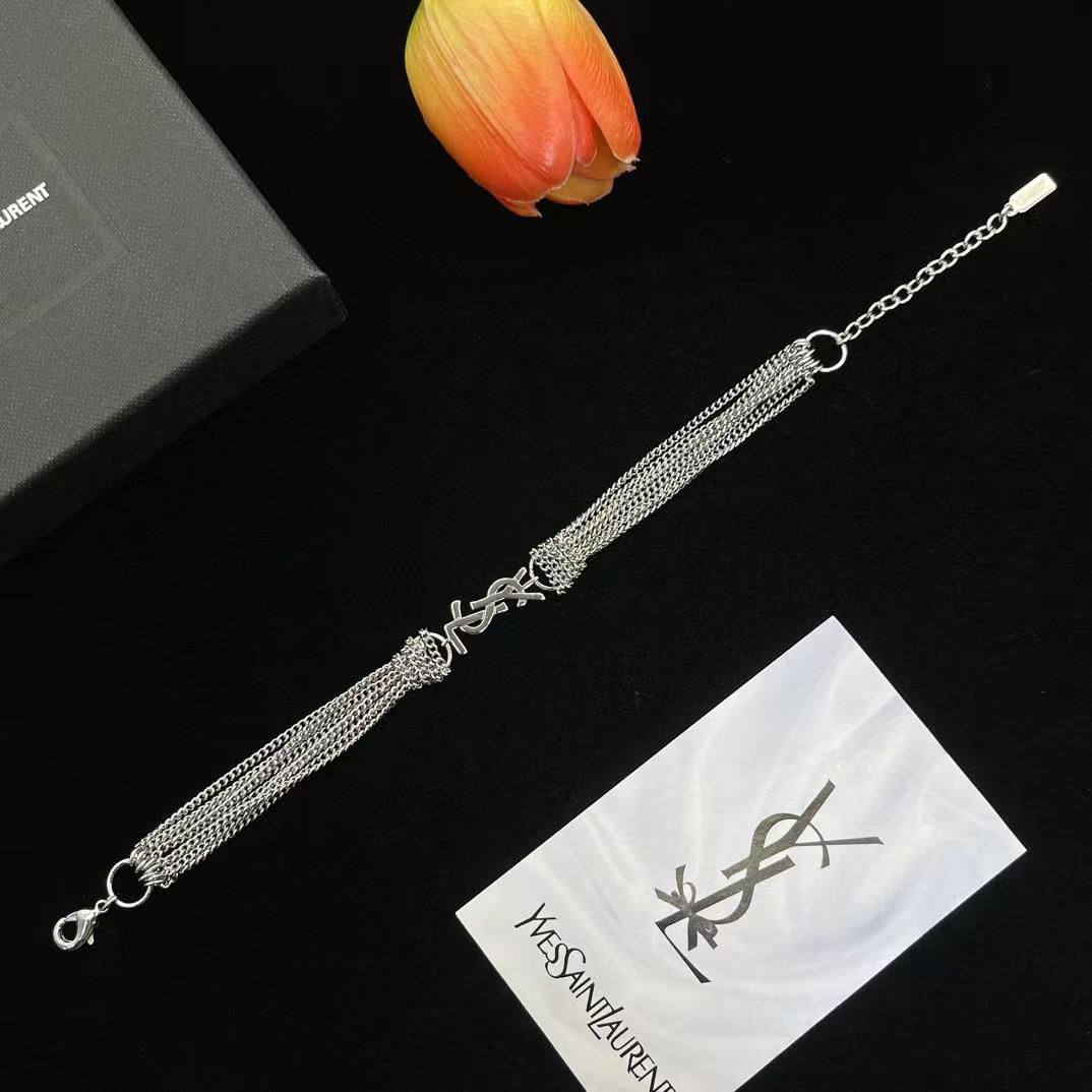 YSL Bracelet ☘️
Master quality 

*45* AED normal box 📦

Zain48
♥️♥️♥️