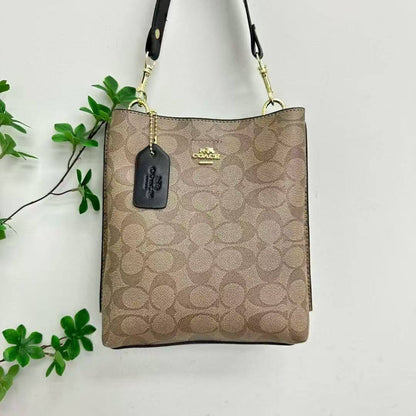 Coach
Wihh box 
70 dhs🇦🇪🇦🇪

Zain232
♥️♥️♥️