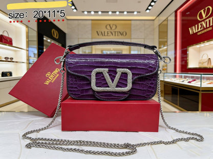 Valentino
with box
105 dhs✅

Zain38
♥️♥️♥️