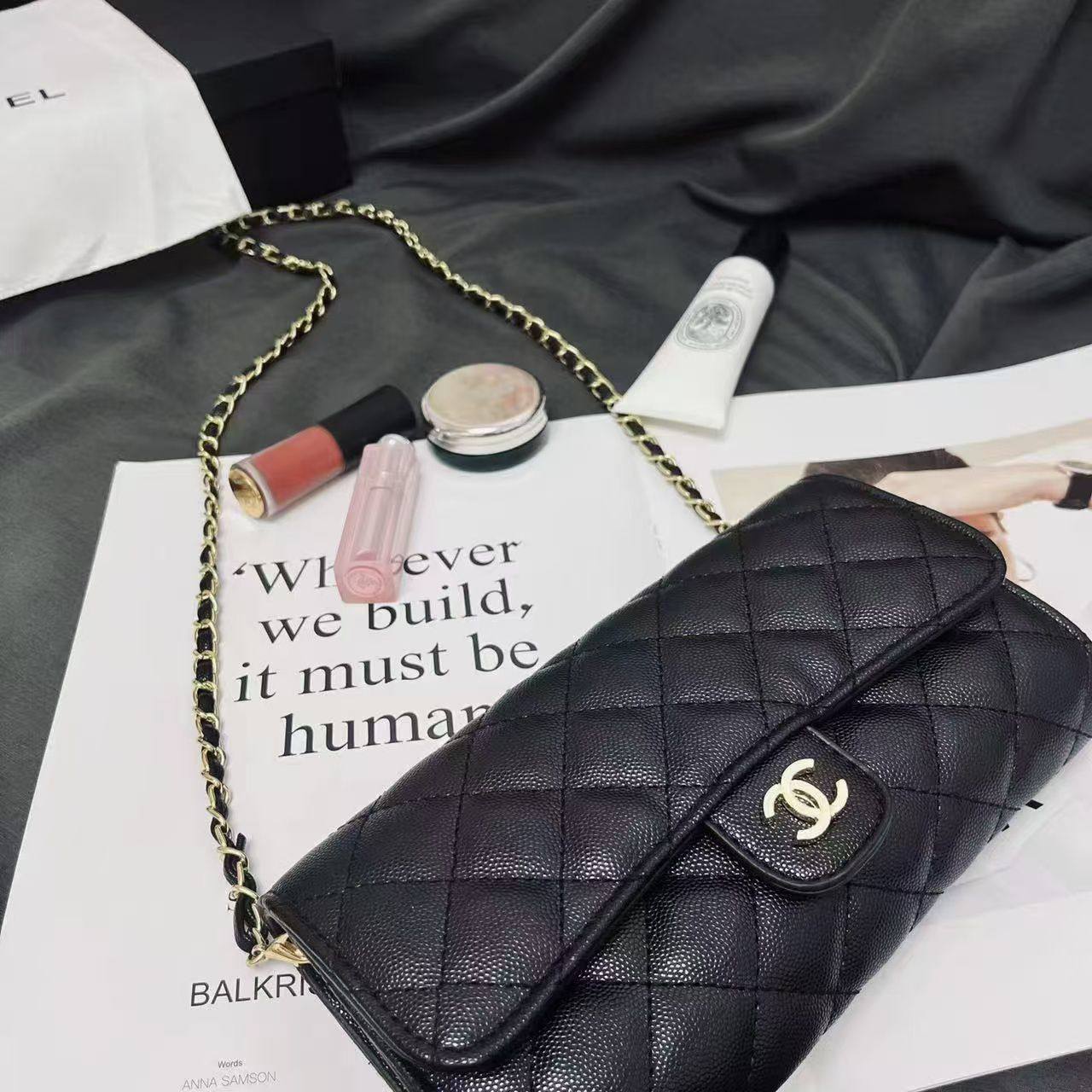 Chanel

with box
🎁🎁🎁

90 dhs❣️

Zain07
♥️♥️♥️