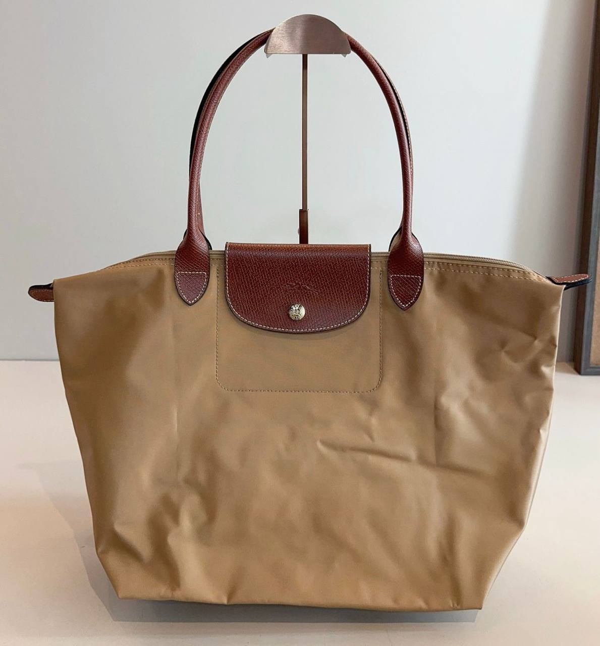 LONG CHAMP
 NEW CAME HIGH QUALITY 
BIG SIZE 
90 dhs✅

Zain39
♥️♥️♥️