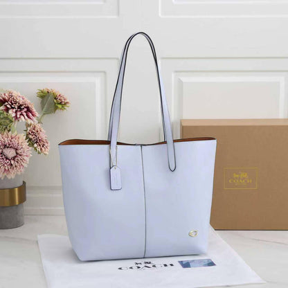 Coach

with box
🎁🎁🎁

110 dhs🪙🌨️

Zain143
♥️♥️♥️