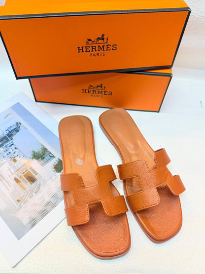 Slippers
Size 36-41
65 dhs✅

Zain236
♥️♥️♥️