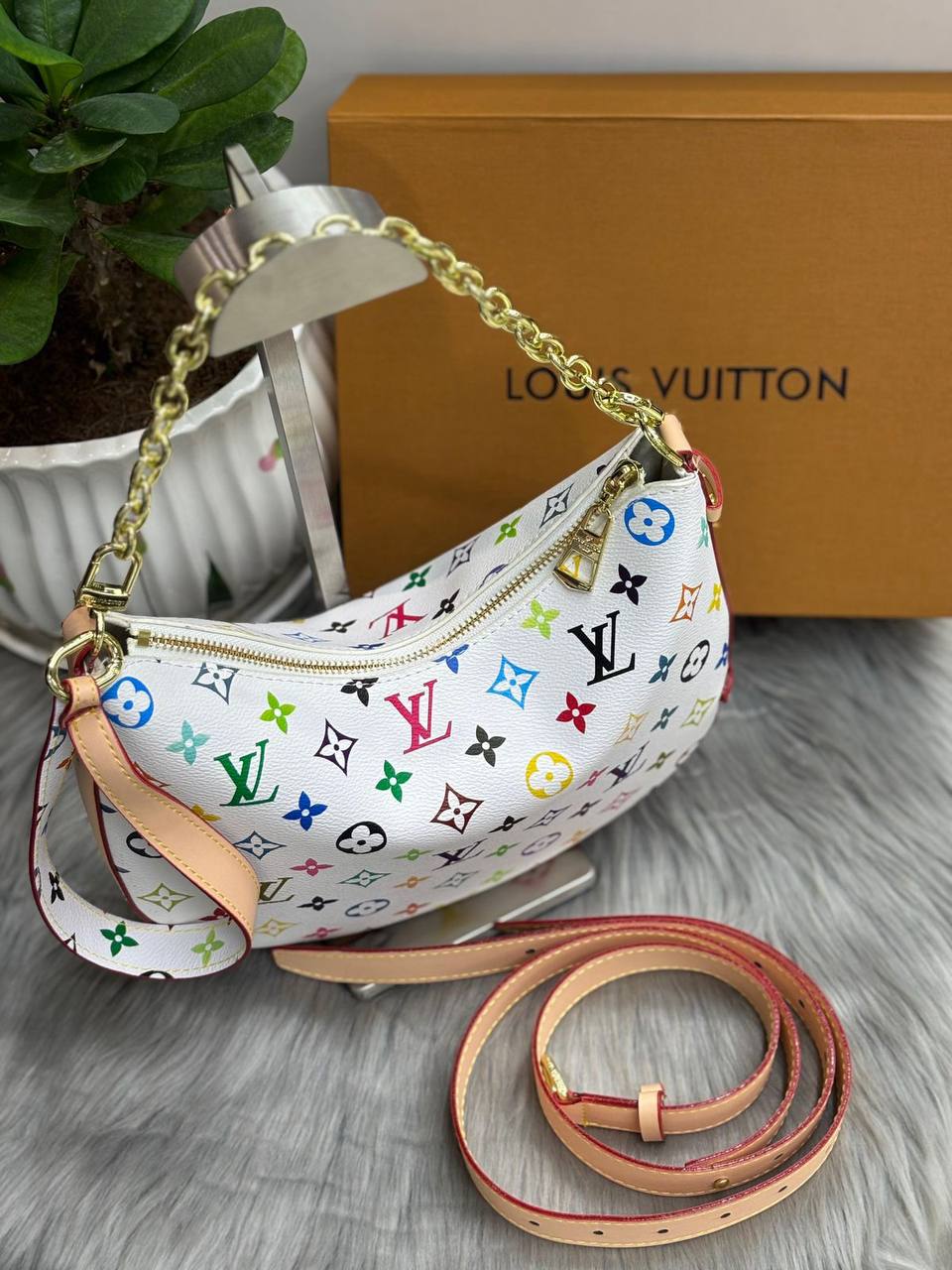 LV
SIZE………. 28CM🌷
95 dhs🪙🌨️
with BOX✅

Zain244
♥️♥️♥️