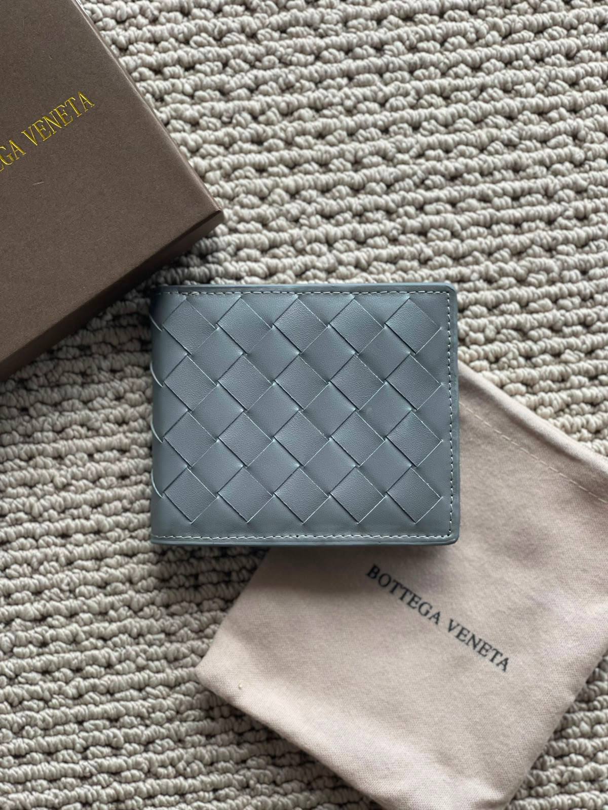 BOTTEGA VENETA
*Men’s Wallet*
*Master Quality*
250 dhs🇦🇪🇦🇪

Zain179
♥️♥️♥️