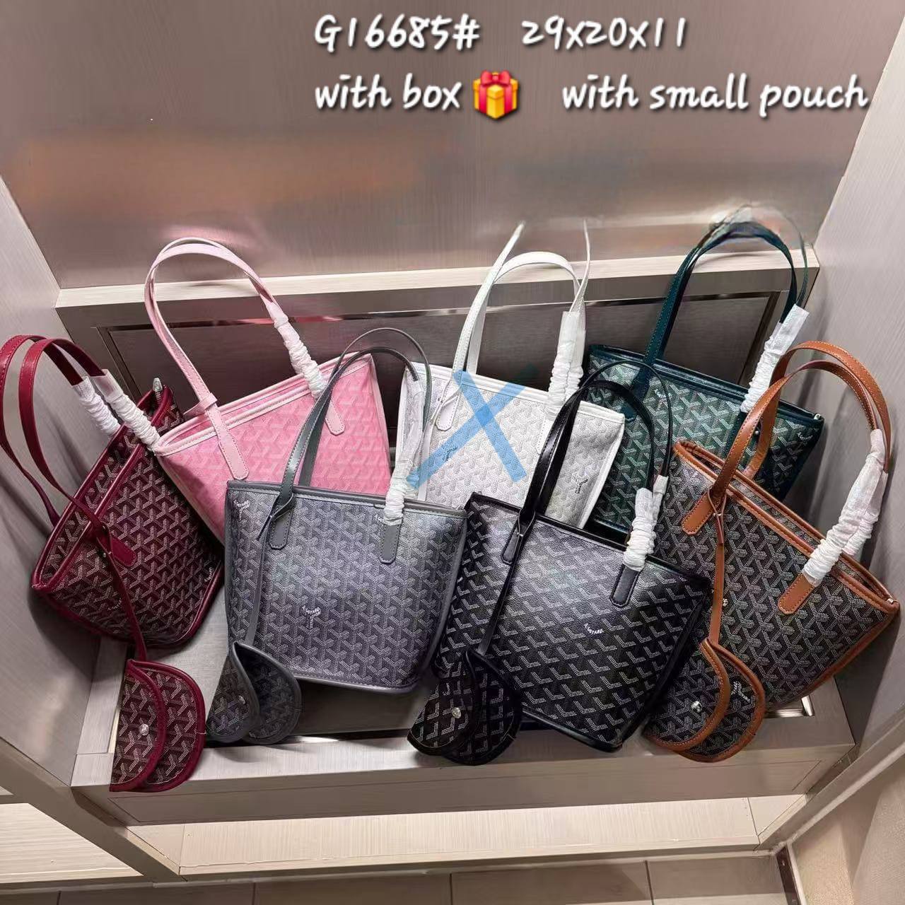 Goyard
Size :29x20x11cm 
with box🎁 · with small pouch 
75 dhs💓

Zain232
♥️♥️♥️