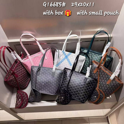 Goyard
Size :29x20x11cm 
with box🎁 · with small pouch 
75 dhs💓

Zain232
♥️♥️♥️