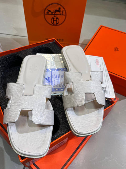 Hermes

Size:36 to 42

85 dhs🪙🌺

Zain241
♥️♥️♥️