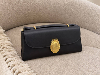 DIOR  
SUPER MASTER QUALITY 
SIZE : 25 cm 
AVAILABLE 

For Price 👇 WhatsApp✅
0568585901 
0507557372
0552275751 Owner Zain 👌

Zain322
♥️♥️♥️