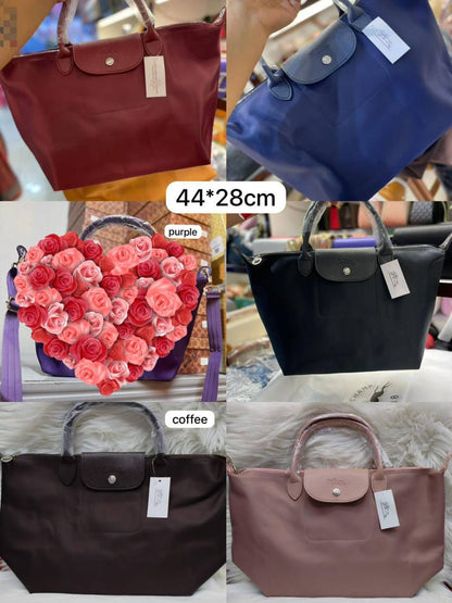 LongChamp 
Hight Quality 
Size: 44*28cm
75 dhs✅

Zain115
♥️♥️♥️