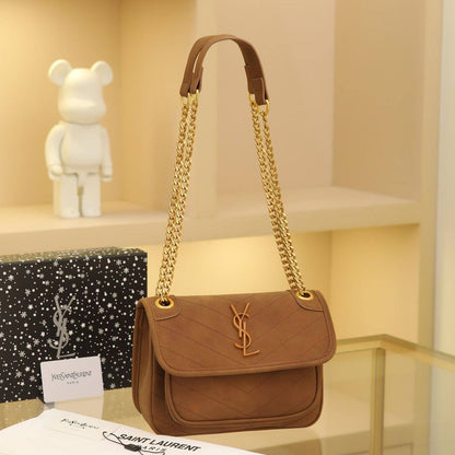 YSL 

SIZE  ……… 24CM 🥰

95 dhs🪙🌨️

with box
🎁🎁🎁

Zain244
♥️♥️♥️